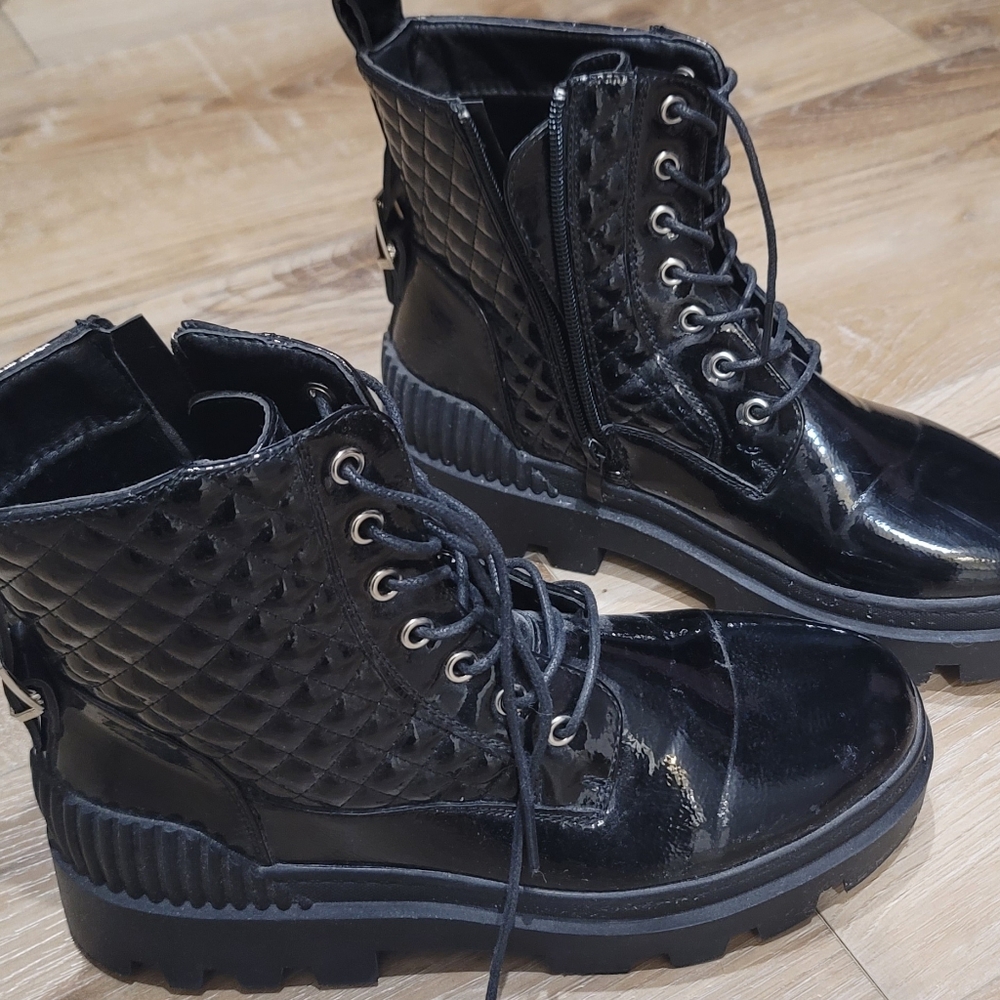 Combat boots